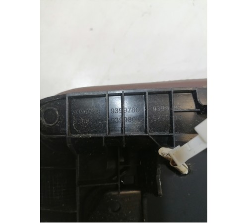 Подлокотник центральной консоли