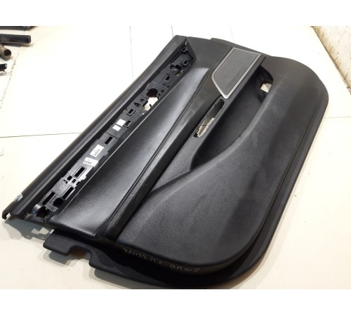 Обшивка двери(передняя левая)