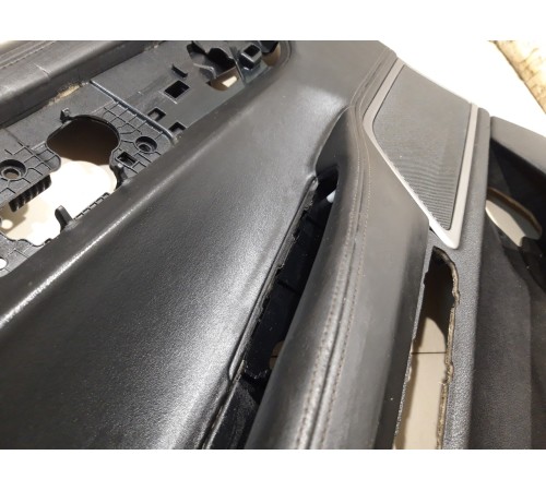 Обшивка двери(передняя левая)