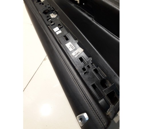 Обшивка двери(передняя левая)