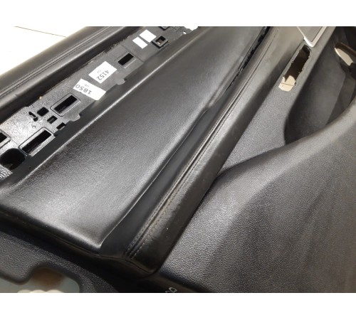 Обшивка двери(передняя левая)