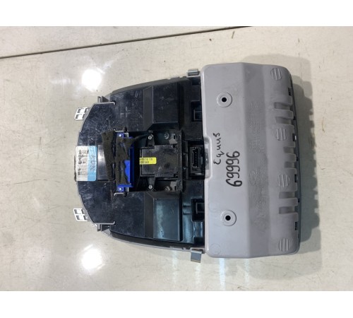 Плафон внутреннего освещения (передний)