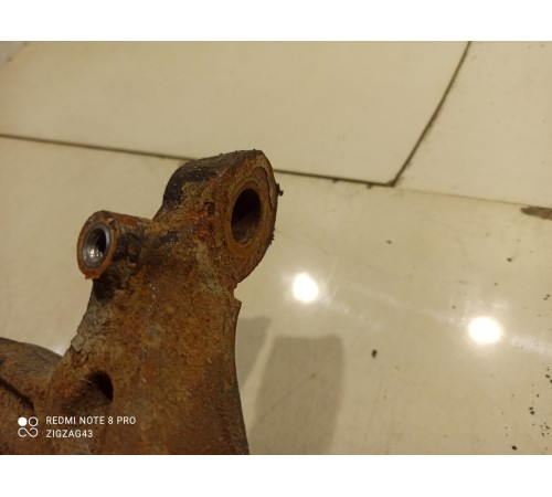 Поворотный кулак(передний правый)