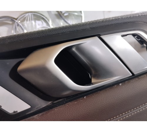 Обшивка двери передняя правая