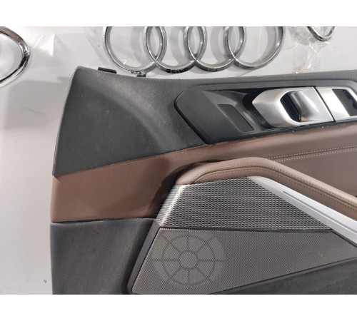 Обшивка двери передняя правая