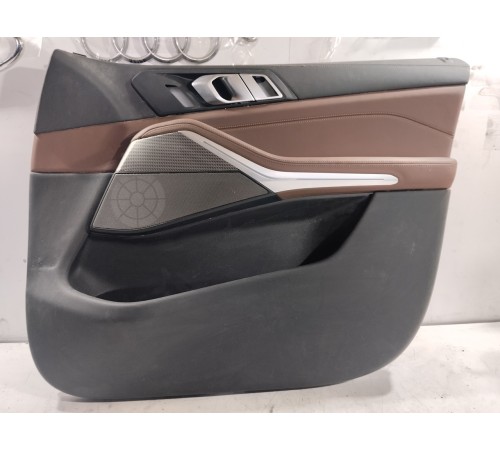 Обшивка двери передняя правая