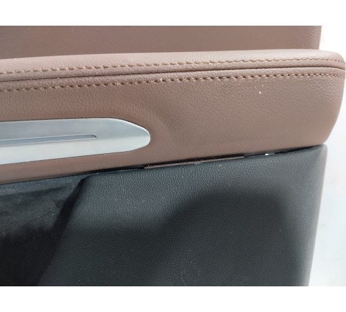 Обшивка двери передняя правая