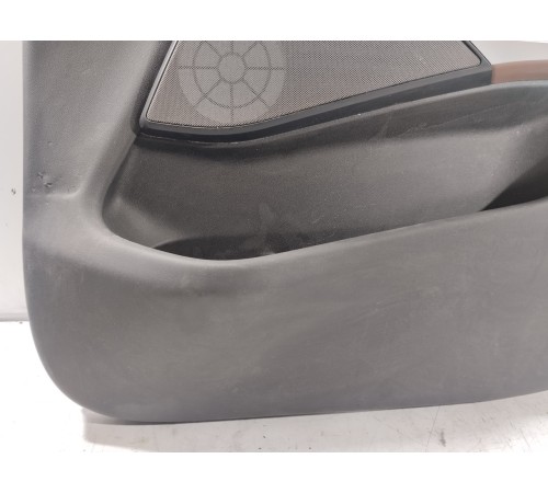 Обшивка двери передняя правая