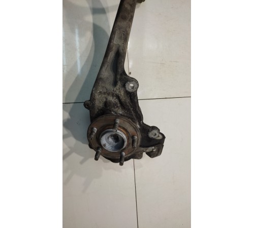 Кулак поворотный передний левый