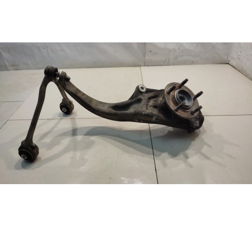 Кулак поворотный передний левый