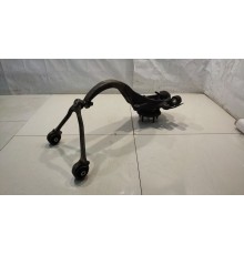 Кулак поворотный передний левый