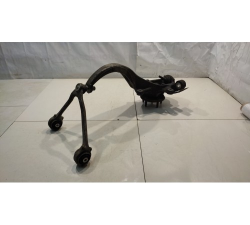 Кулак поворотный передний левый