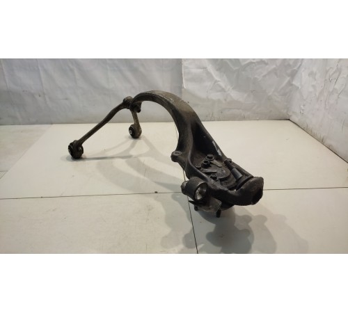 Кулак поворотный передний левый