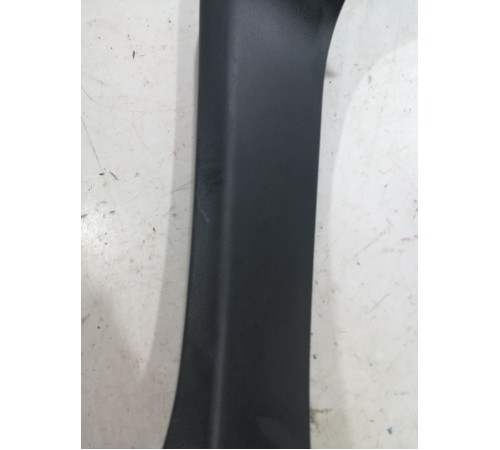 Обшивка крышки багажника (правая)