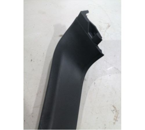 Обшивка крышки багажника (правая)