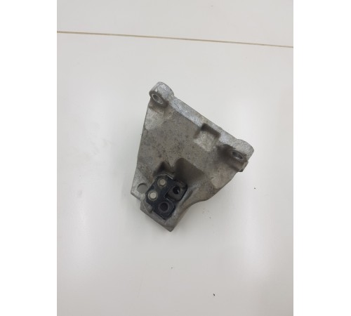 Кронштейн крепление двигателя