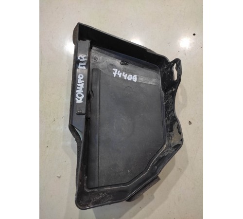 жабо под дворники правое