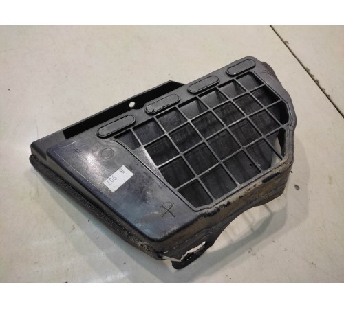 жабо под дворники правое