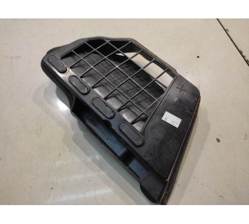 жабо под дворники правое