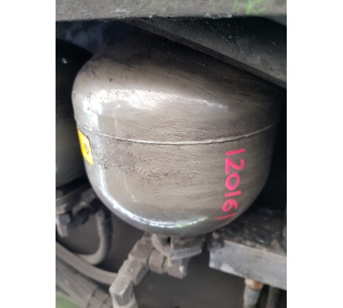 Воздушный ресивер гидравлической системы с клапаном