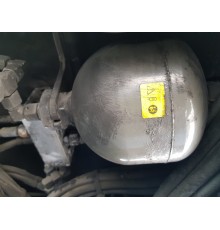 Воздушный ресивер гидравлической системы с клапаном