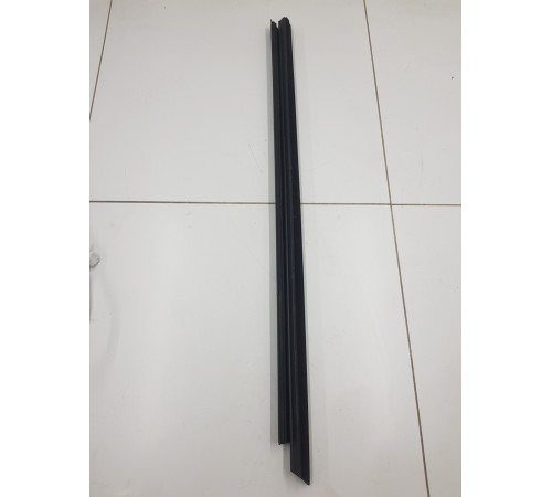 Уплотнитель стекла передний левый внутренний