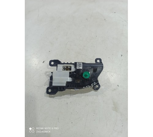 Ручка двери (задняя левая внутренняя)