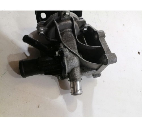 Помпа охлаждения двигателя