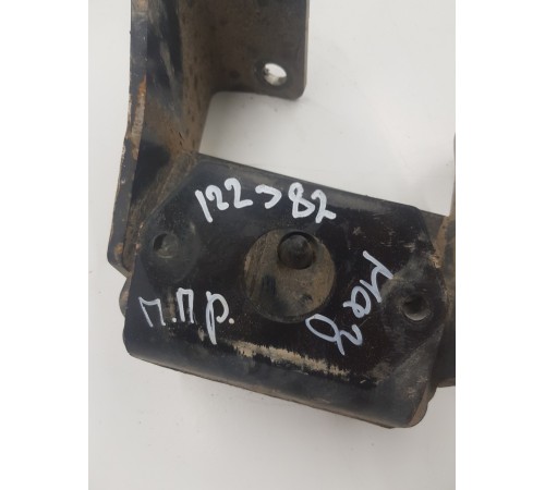 Кронштейн рамы передний правый