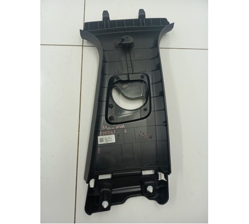 Обшивка центральной стойки левая верхняя