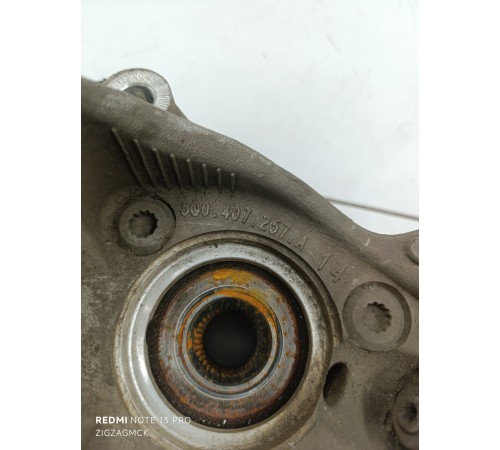 Кулак поворотный передний левый в сборе