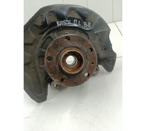 Кулак поворотный передний левый в сборе