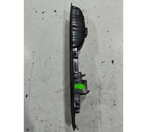 Накладка кнопки стеклоподъемника (передняя правая)