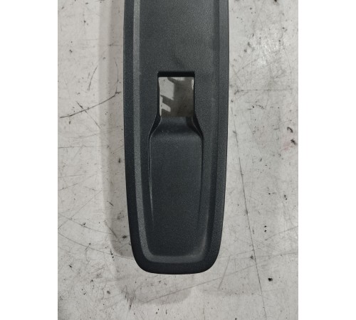 Накладка кнопки стеклоподъемника (передняя правая)