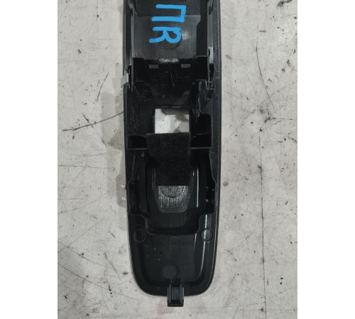 Накладка кнопки стеклоподъемника (передняя правая)