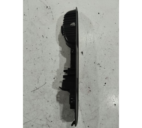 Накладка кнопки стеклоподъемника (передняя правая)