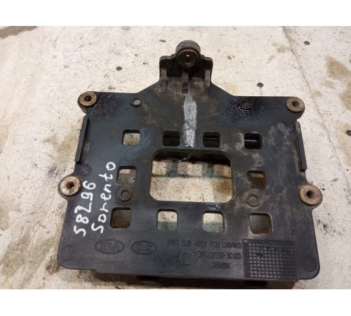 Кронштейн блока управления двигателем