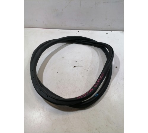 Уплотнитель двери задний левый