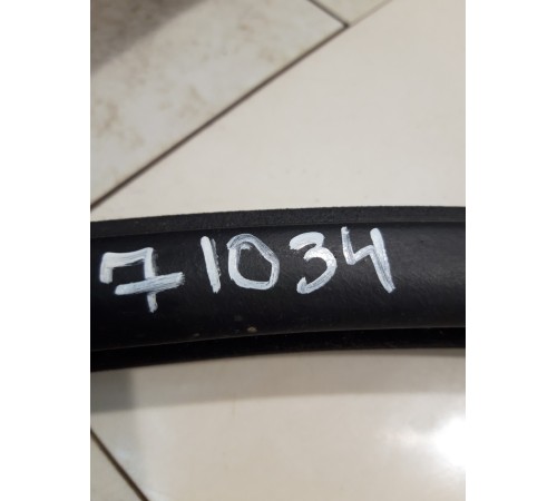 Уплотнитель двери (передний, правый)