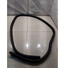 Уплотнитель двери (передний, правый)