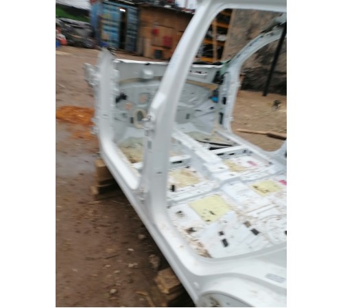 Порог левый с центральной стойкой