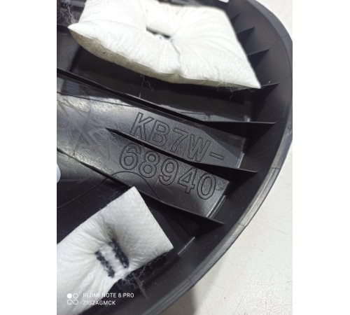 Обшивка крышки багажника (правая)