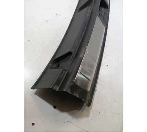 Обшивка панели багажника