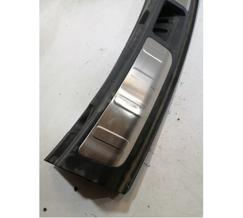 Обшивка панели багажника