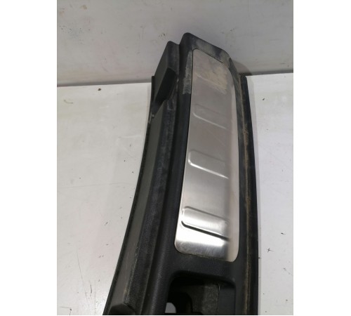 Обшивка панели багажника