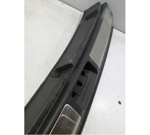 Обшивка панели багажника