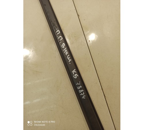 Уплотнитель стекла (передний, правый, внешний)