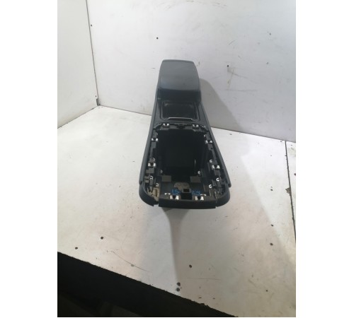 Центральная консоль (с подлокотником)