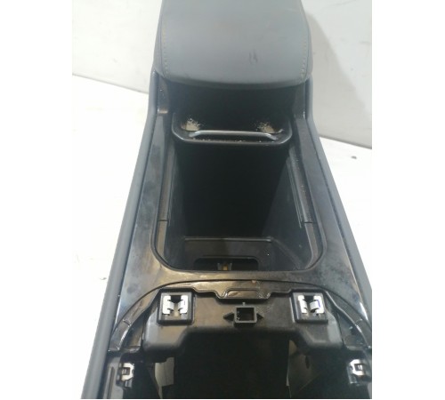 Центральная консоль (с подлокотником)