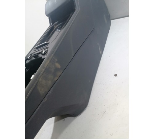 Центральная консоль (с подлокотником)